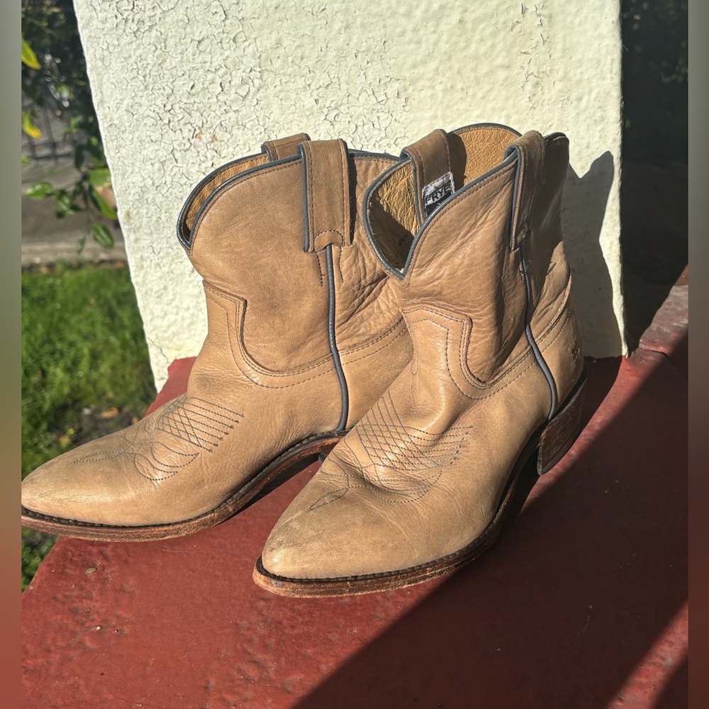 FRYE Billy Short Distressed Boots - Picture 2 of 6